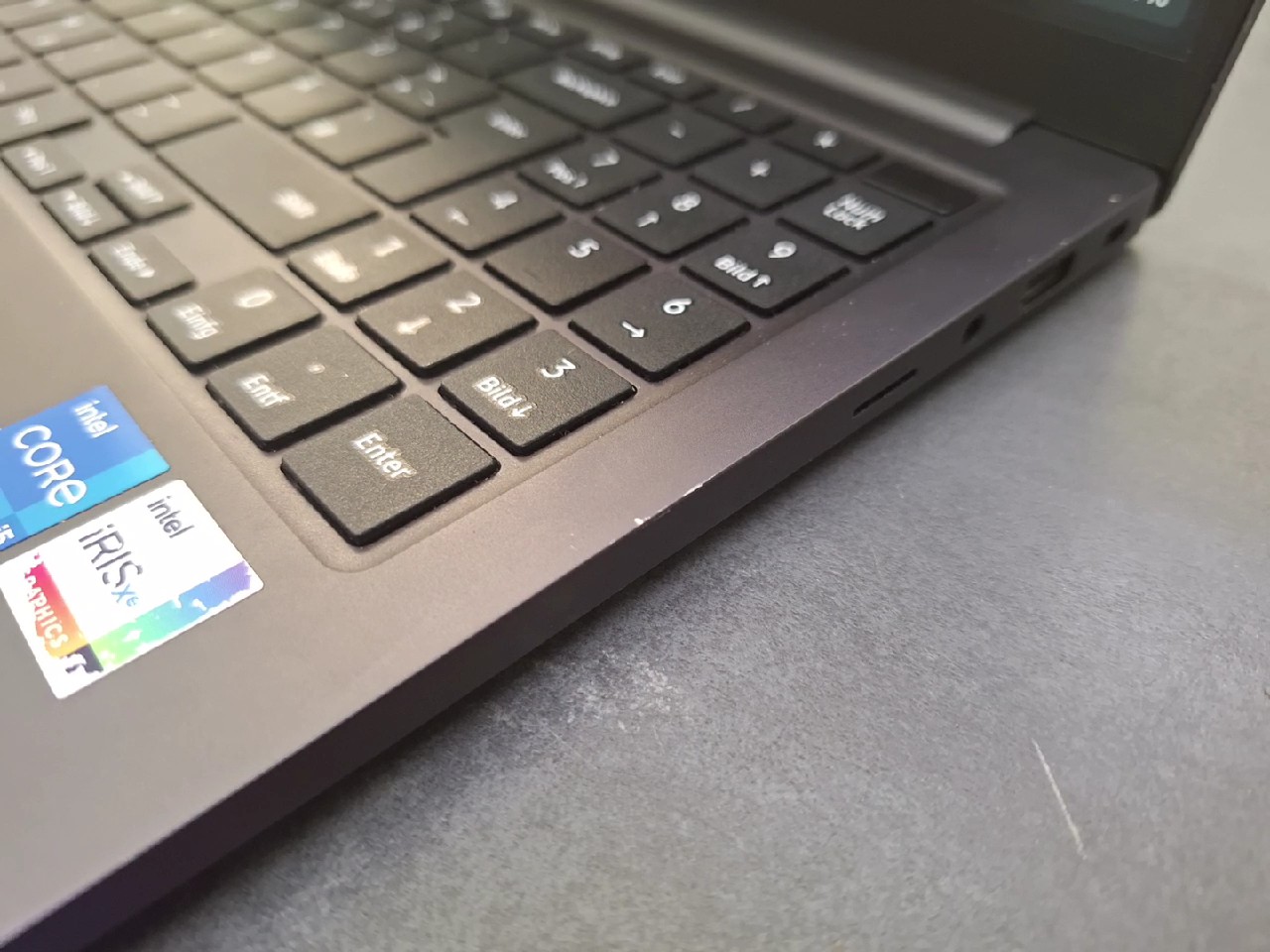 Samsung Galaxy Book3 2023 Graphit, 15,6 Zoll, Intel Core i5-1335U, 16 GB RAM, 512 GB SSD, Windows 11, leichte weiße Pixelfehler(sieh Foto) | Zustand: Gut – Bild 5