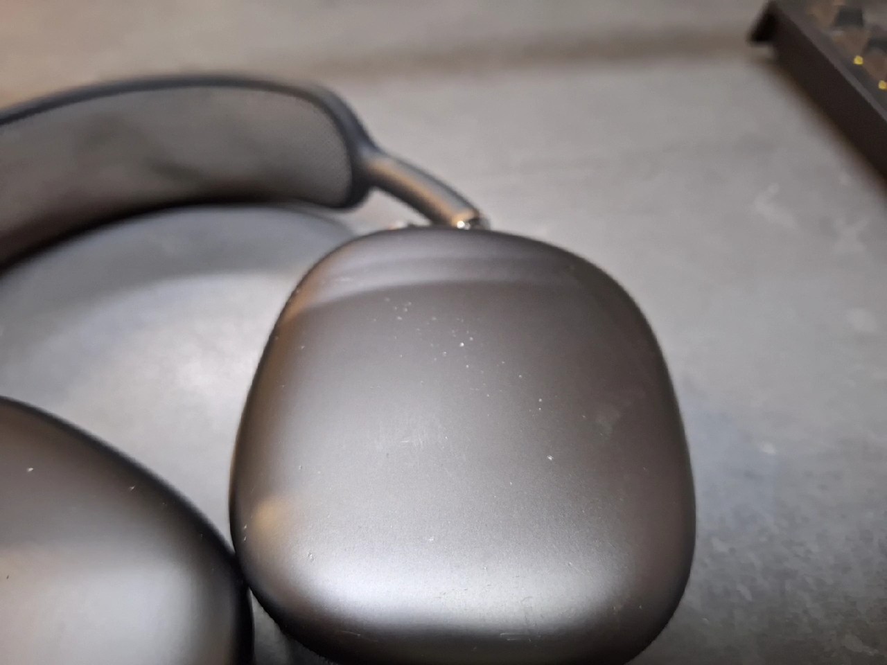 Apple AirPods Max Space Grau, Over-Ear-Kopfhörer mit Active Noise Cancellation, kabellos, mit Case, Gebrauchsspuren. | Zustand: Gut – Bild 4