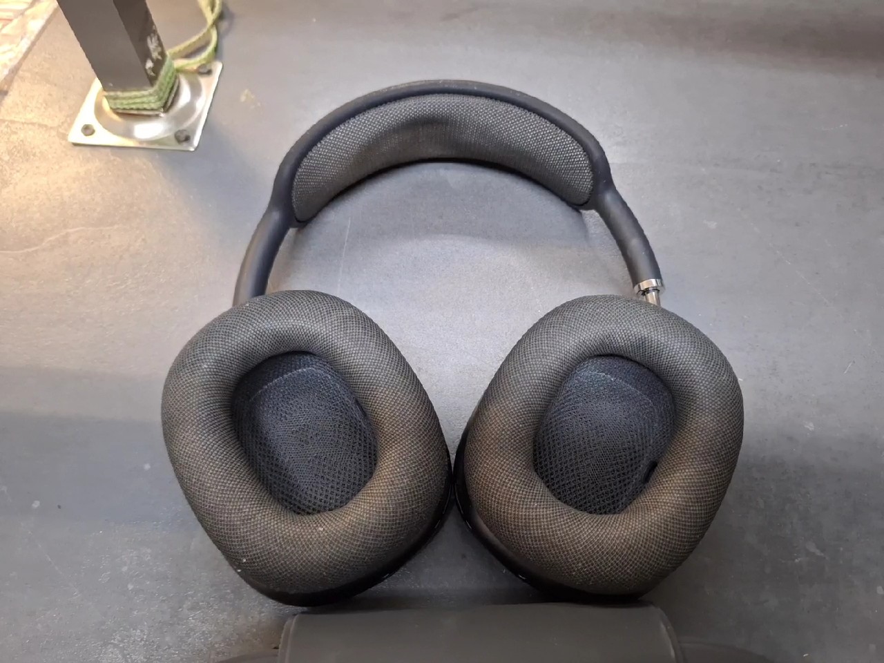 Apple AirPods Max Space Grau, Over-Ear-Kopfhörer mit Active Noise Cancellation, kabellos, mit Case, Gebrauchsspuren. | Zustand: Gut – Bild 5
