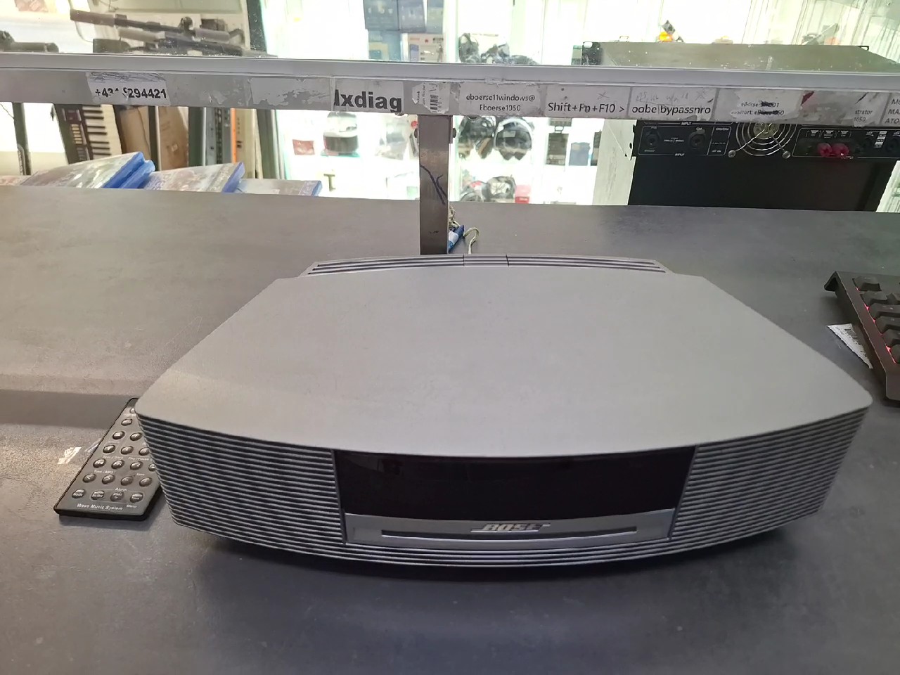 Bose Wave Music System Grau, CD-Player, UKW | MW-Radio, AUX-Eingang, Digitalwecker, Kratzer auf Gehäuse, Inkl. Fernbedienung | Zustand: Gut – Bild 2