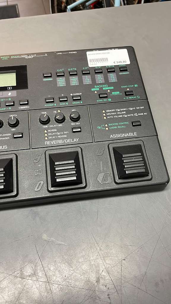 Yamaha GW50 Gitarren-Effektgerät Dunkelgrau, Vintage Multieffektgerät und Bodentreter für E-Gitarre mit integriertem Drumcomputer und Backing-Tracks. | Zustand: Sehr Gut – Bild 3