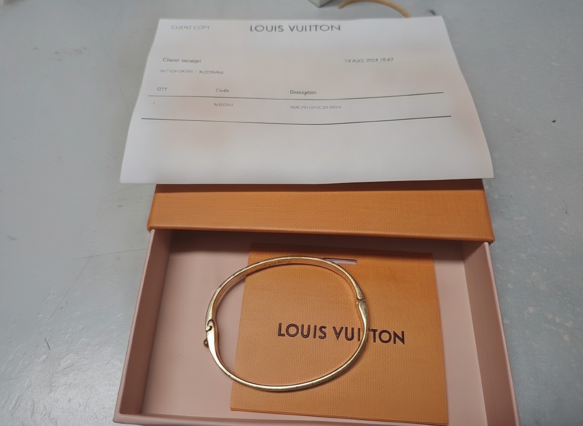 Louis Vuitton Nanogram Armreif Gold Größe S M1029M, Metall mit Gold-Finish, Monogram-Gravur, Zubehör: Box, Rechnung, Staubbeutel | Zustand: Sehr Gut | Farbe: gelb – Bild 2