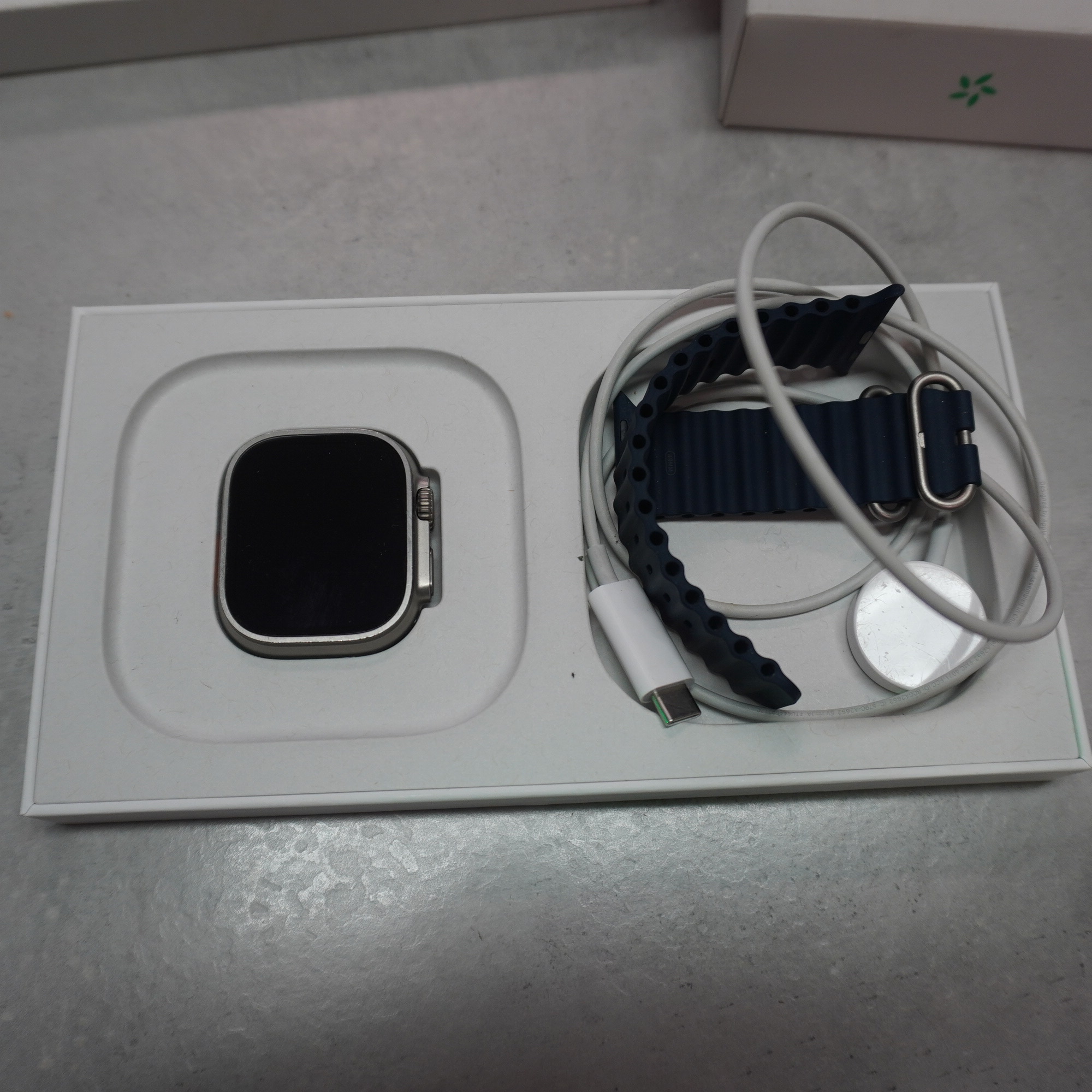 Apple Watch Ultra 2 49mm Titan, Robuste Smartwatch für Sport und Abenteuer, GPS + Cellular, helles Display, lange Batterielaufzeit. | Zustand: Gut | Farbe: silber – Bild 2