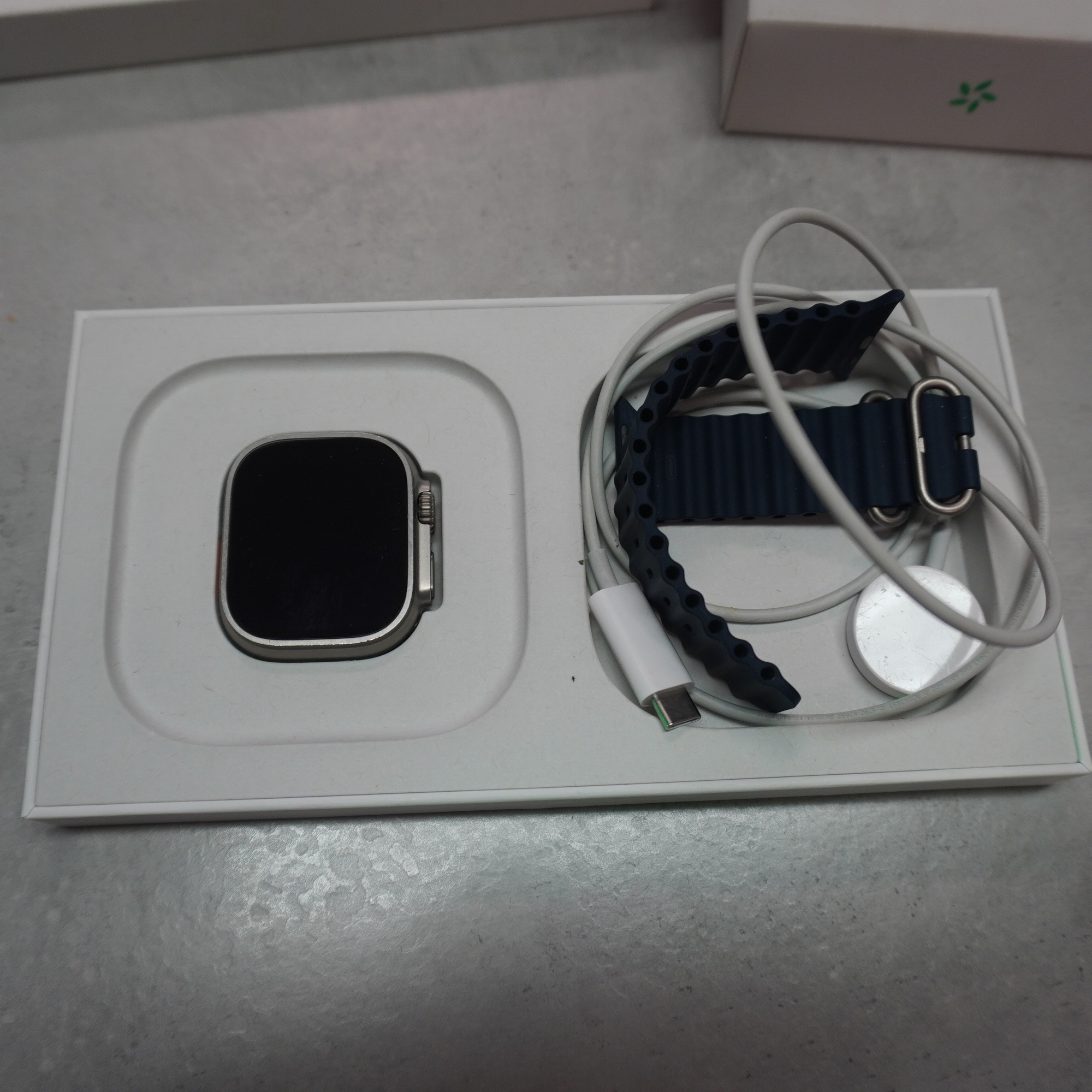 Apple Watch Ultra 2 49mm Titan, Robuste Smartwatch für Sport und Abenteuer, GPS + Cellular, helles Display, lange Batterielaufzeit. | Zustand: Gut | Farbe: silber – Bild 3