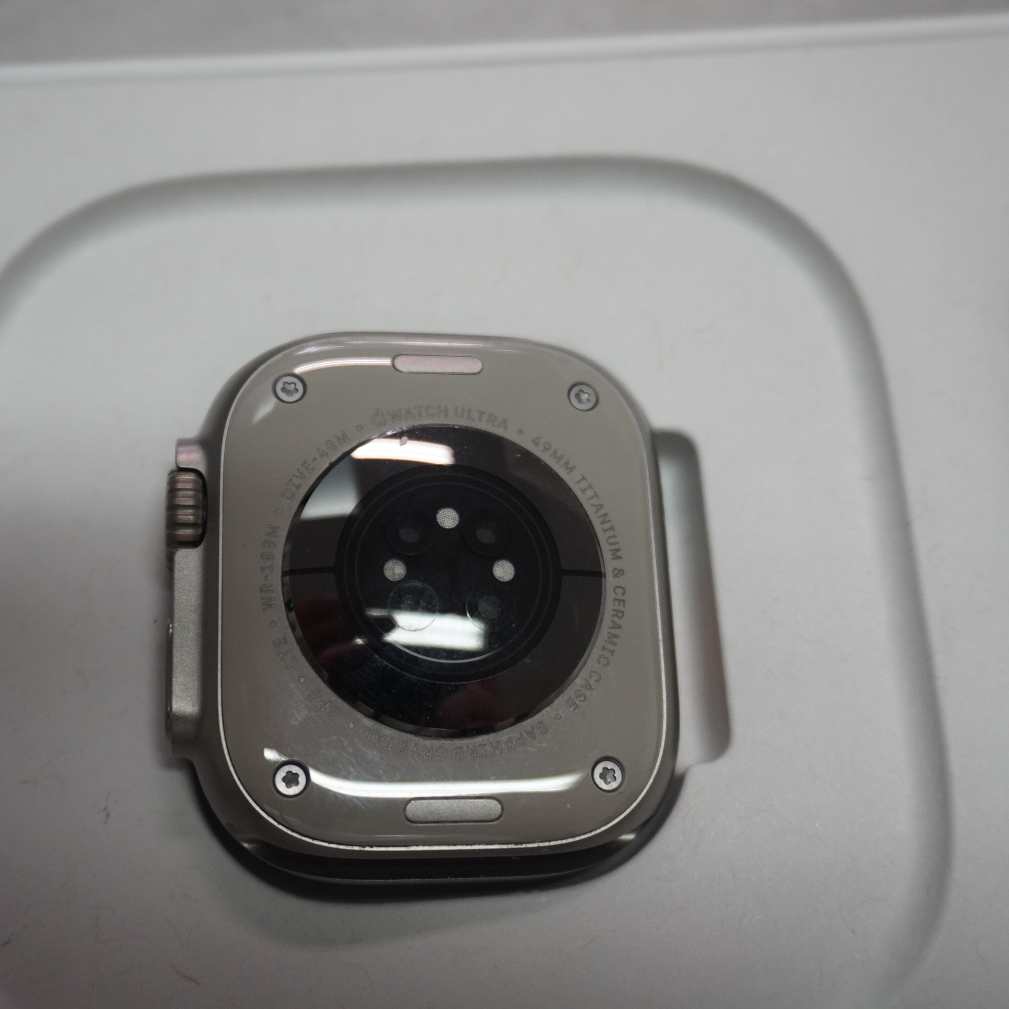 Apple Watch Ultra 2 49mm Titan, Robuste Smartwatch für Sport und Abenteuer, GPS + Cellular, helles Display, lange Batterielaufzeit. | Zustand: Gut | Farbe: silber – Bild 4