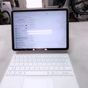 Apple iPad Air 11" (2025) 128GB Weiß, Inklusive Magic Keyboard Hülle, Wi-Fi Modell | Zustand: Sehr Gut | Farbe: silber