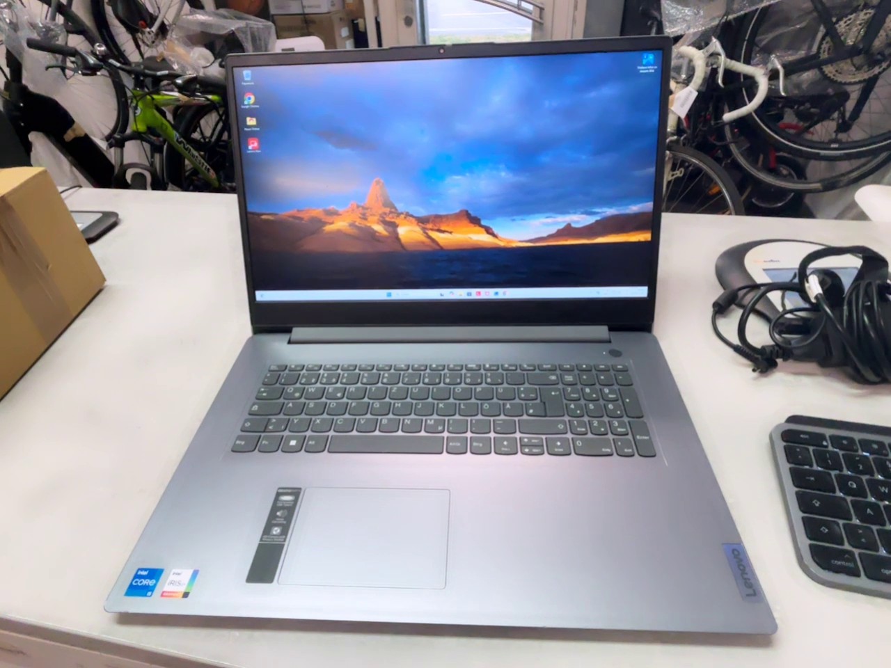 Lenovo IdeaPad 3 17IAU7 Grau, Intel Core i5-1235U, 16 GB RAM, 512 GB SSD, Windows 11 Home | Zustand: Gut – Bild 2