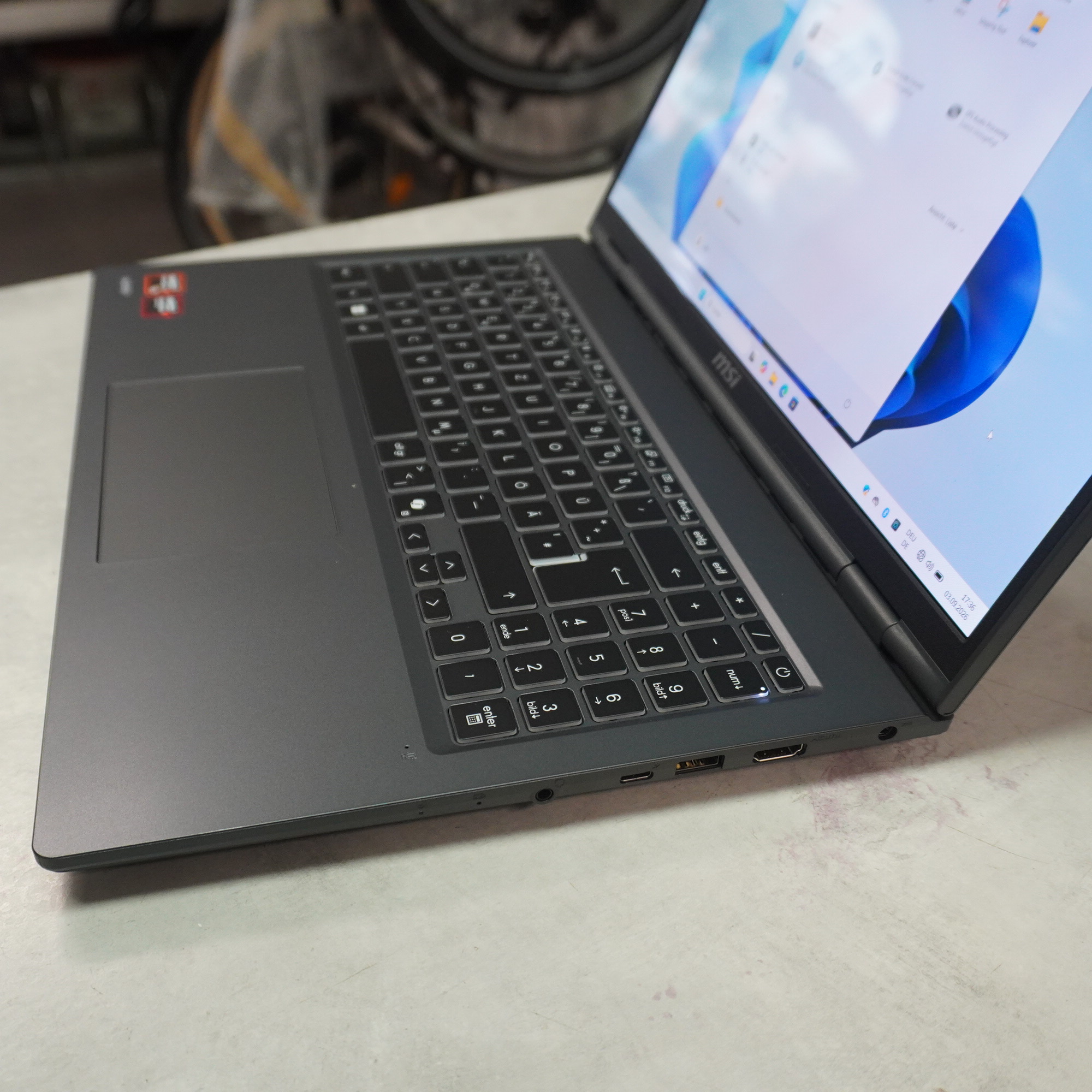 MSI Venture A16 AI+ A3HMG Solid Gray, Ryzen AI 9 365, 16GB RAM, 1TB SSD, Radeon 880M, OVP, DE-Layout | Mit Rechnung von 27.07.2026 | Zustand: Wie Neu – Bild 4
