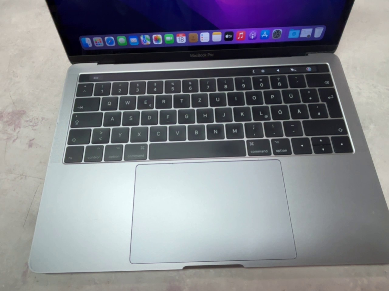 Apple MacBook Pro 13" 2016 Silber, 2,9 GHz Dual-Core Intel Core i5, 8 GB RAM, macOS Monterey mit Ladegerät | Zustand: Gut – Bild 4