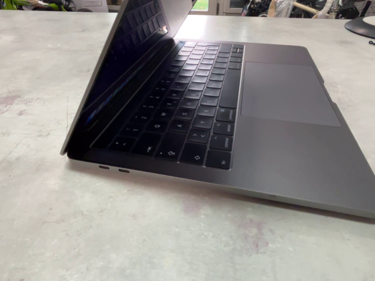 Apple MacBook Pro 13" 2016 Silber, 2,9 GHz Dual-Core Intel Core i5, 8 GB RAM, macOS Monterey mit Ladegerät | Zustand: Gut – Bild 6