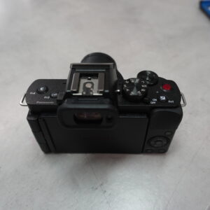 Panasonic Lumix G110 2020 Schwarz, Kompakte Vlogging-Systemkamera mit 20 MP, 4K-Video und drehbarem Touchscreen für Content Creator. | Zustand: Gut