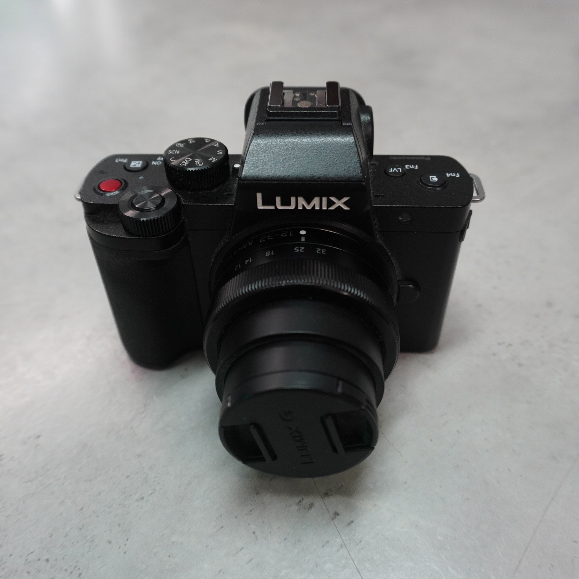 Panasonic Lumix G110 2020 Schwarz, Kompakte Vlogging-Systemkamera mit 20 MP, 4K-Video und drehbarem Touchscreen für Content Creator. | Zustand: Gut – Bild 3