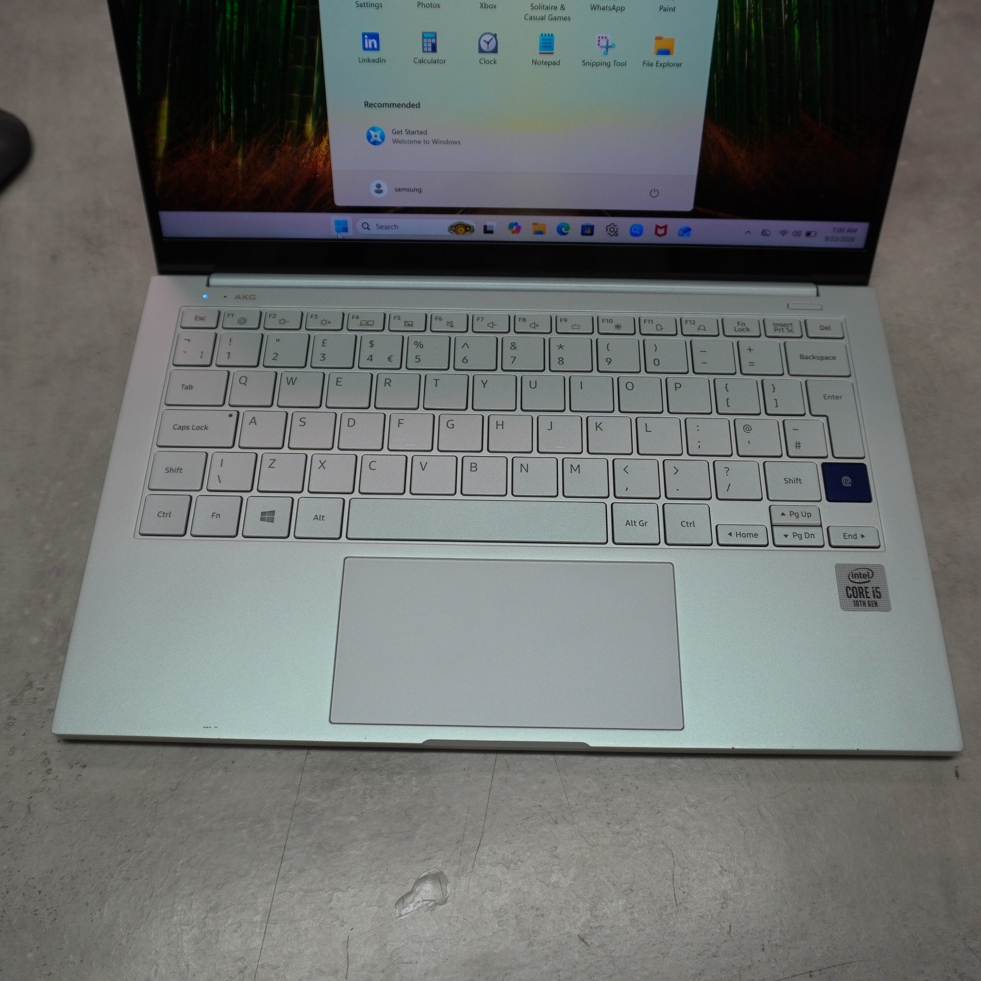 Samsung Galaxy Book Ion 13.3 Silber 2020, Core i5-10210U, 8GB RAM, 512GB SSD, QLED, Windows, Originales Ladegerät nicht dabei, nur USB-Ladegerät | OVP | Zustand: Gut – Bild 2