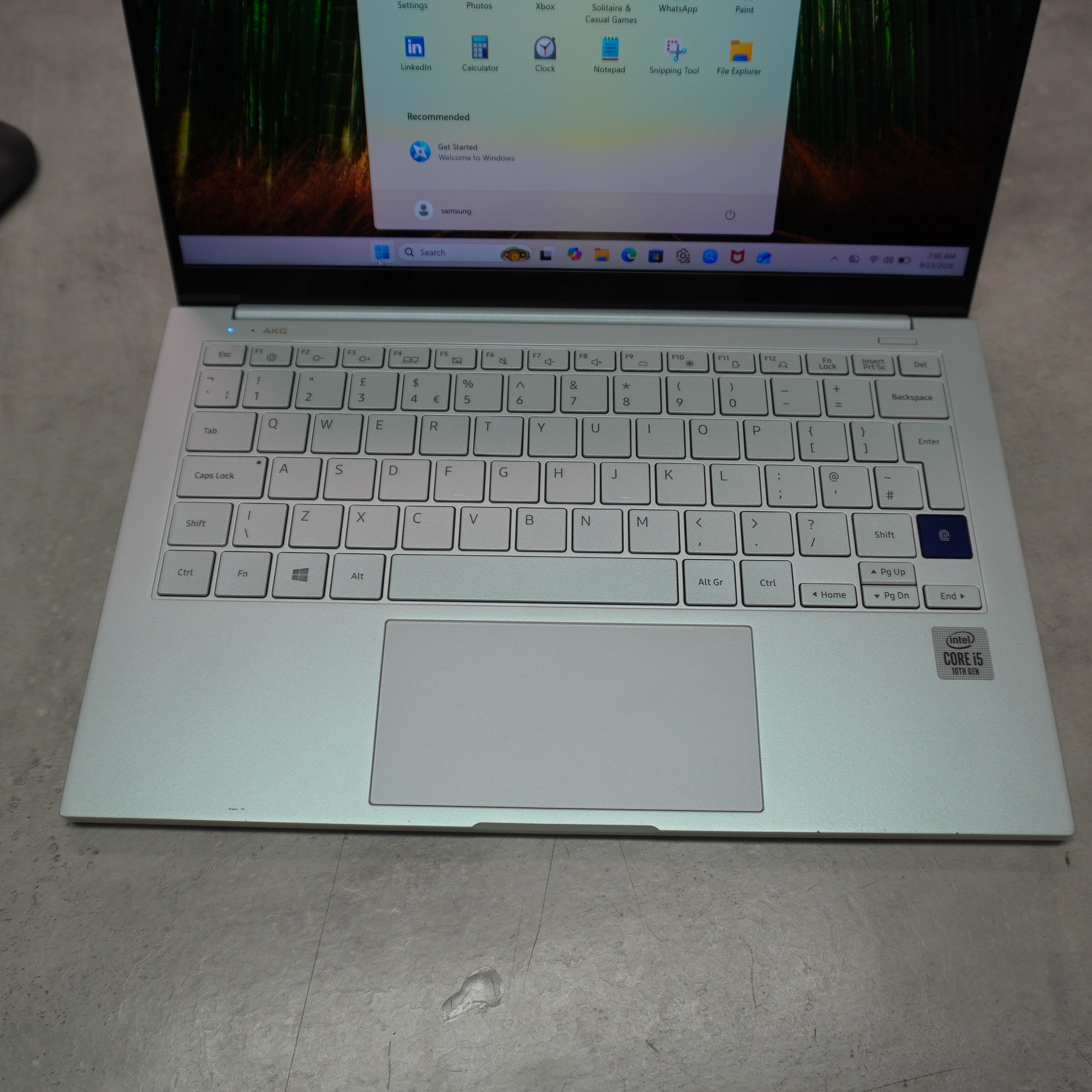 Samsung Galaxy Book Ion 13.3 Silber 2020, Core i5-10210U, 8GB RAM, 512GB SSD, QLED, Windows, Originales Ladegerät nicht dabei, nur USB-Ladegerät | OVP | Zustand: Gut – Bild 3
