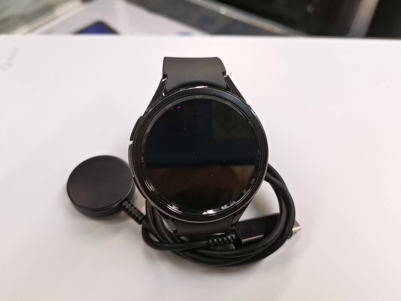 Samsung Galaxy Watch 6 Classic 43mm schwarz, Smartwatch mit Bluetooth und Ladegerät in klassischem Design mit drehbarer Lünette. | Zustand: Sehr Gut – Bild 3