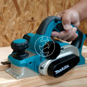 Makita KP0810C Falzhobel Blau, Leistungsstarker Elektro-Falzhobel mit 1050 Watt, 82 mm Hobelbreite und beidseitigem Späneauswurf. | Zustand: Neu