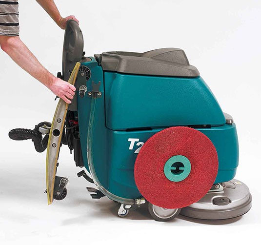 Tennant T2 Scheuersaugmaschine, Kompakte, handgeführte Scheuersaugmaschine, batteriebetrieben, 430 mm Arbeitsbreite, leiser Betrieb. NP:¬ 5400,- | Zustand: Wie Neu – Bild 4