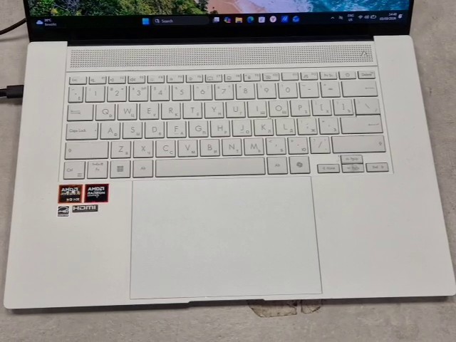 Asus Zenbook S 16 UM5606 2024 Weiß, AMD Ryzen AI 9 HX 370, 32GB RAM, 1TB SSD, Radeon 890M | Zustand: Sehr Gut – Bild 2