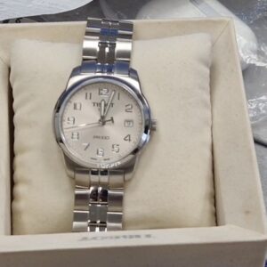 Tissot PR 100 Edelstahl Silber, Herrenuhr, Quarz, Saphirglas, Datum, OVP | Zustand: Sehr Gut
