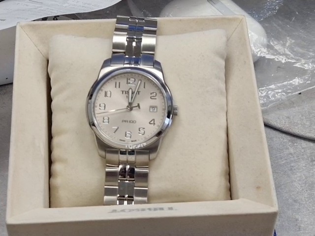 Tissot PR 100 Edelstahl Silber, Herrenuhr, Quarz, Saphirglas, Datum, OVP | Zustand: Sehr Gut