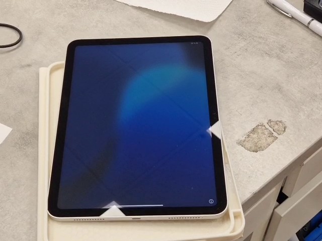Apple iPad 11 Silber 128GB + Tastatur + Hülle * Sehr Gut, 11 Zoll Liquid Retina Display, A16 Bionic Chip, 128 GB Speicher, Wi-Fi, inkl. | Zustand: Sehr Gut | Farbe:
