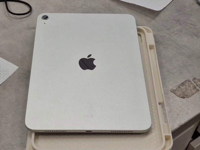Apple iPad 11 Silber 128GB + Tastatur + Hülle * Sehr Gut, 11 Zoll Liquid Retina Display, A16 Bionic Chip, 128 GB Speicher, Wi-Fi, inkl. | Zustand: Sehr Gut | Farbe: – Bild 2