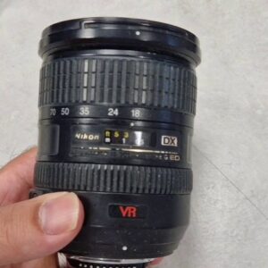Nikon AF-S DX 18-200mm f/3.5-5.6G ED VR, 18-200mm Brennweite, f | 3.5-5.6, VR, Filtergröße 72mm, leichte Staubablagerungen, Abrieb | Zustand: Gut