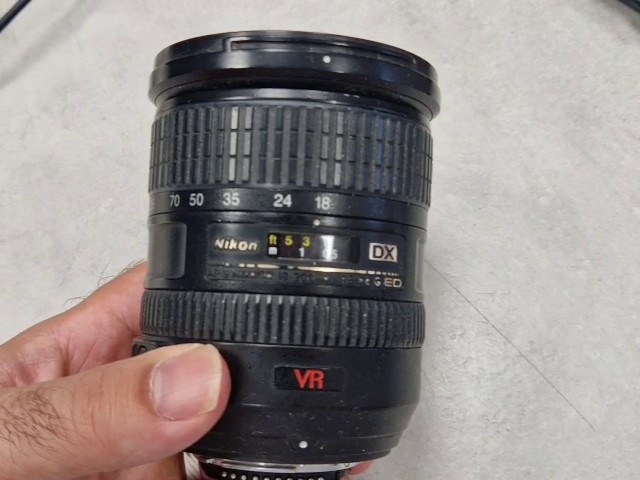Nikon AF-S DX 18-200mm f/3.5-5.6G ED VR, 18-200mm Brennweite, f | 3.5-5.6, VR, Filtergröße 72mm, leichte Staubablagerungen, Abrieb | Zustand: Gut