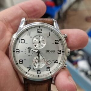 Hugo Boss Aeroliner, silber/braun, Chronograph, Datumsanzeige, 5 ATM wasserdicht, EdelstahLadegerätehäuse, Lederarmband, Kratzer auf Gehäuse | Boden | Zustand: Gebraucht