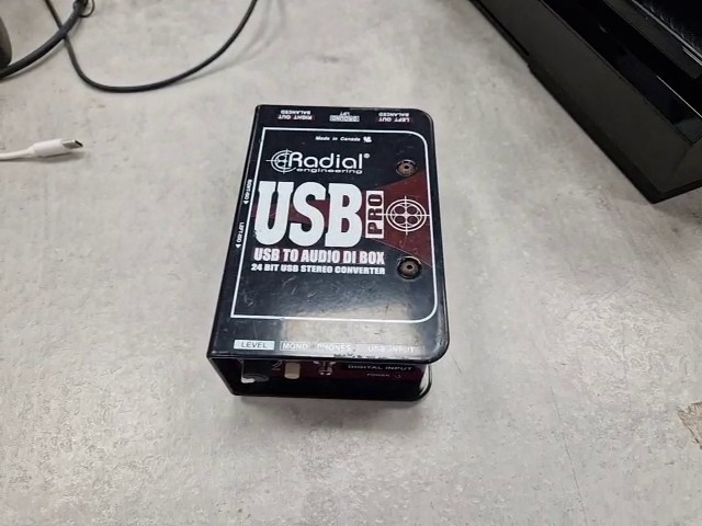 Radial Engineering USB-Pro Schwarz, 24-bit USB Stereo Converter, USB to Audio DI-Box, Kratzer, Farbabrieb | Zustand: Gut