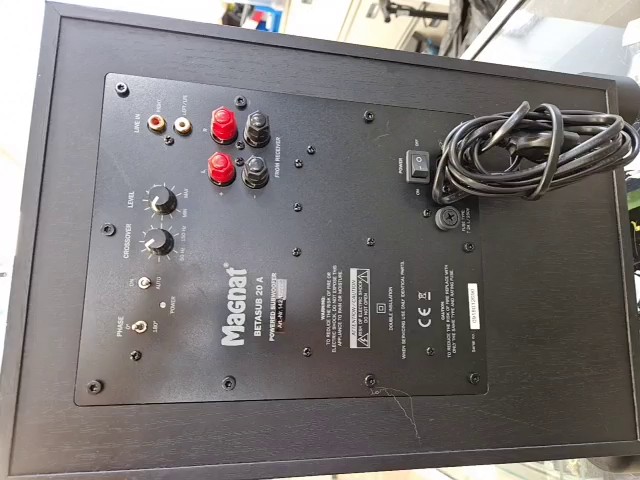 Magnat Betasub 20A Schwarz, Aktiver Heimkino-Subwoofer mit Bassreflex-System, 200-mm-Treiber und kraftvollen Bässen | Zustand: Sehr Gut – Bild 3