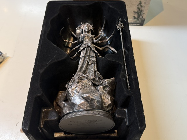 The Elder Scrolls Online Summerset Collectors Edition Mephala Figur Xbox One , Mephala-Figur, Steelbook, Journal, Karte, neu, Verpackung geöffnet | Zustand: Sehr Gut | Farbe: schwarz – Bild 4