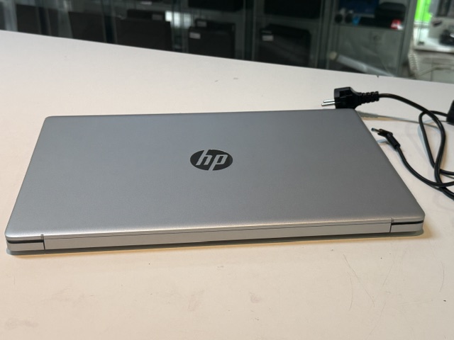 HP 17-cn3264ng Silber, core i5-1334u, 8gb ram, 512gb ssd, intel iris xe graphics, 1 ladezyklus, mit originale ladegerät, ohne verpackung | Zustand: Wie Neu – Bild 3