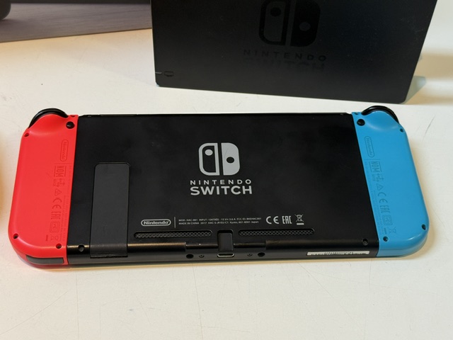 Nintendo Switch schwarz/blau/rot , Mit Verpackung | Docking Station | Ladegerät | Zustand: Sehr Gut | Farbe: schwarz – Bild 5