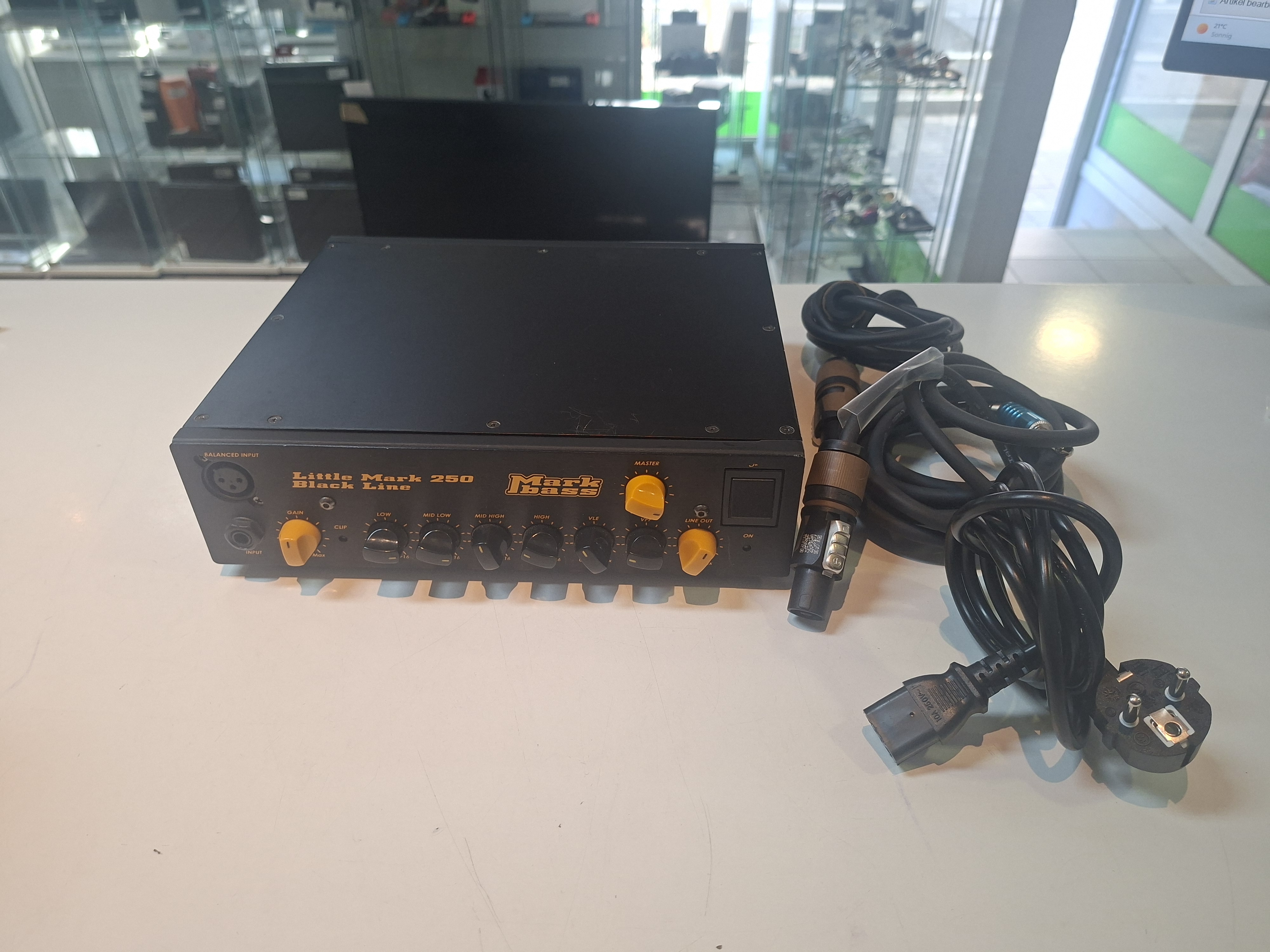 Markbass Little Mark 250 Black Line schwarz, Mit Kabeln und Zubehör. Kompakter E-Bass-Verstärker, Class-D, 250 Watt, 4-Band-EQ, VLE- und VPF-Filter, hat ein paar Kratzer, inkl. Zubehör | Zustand: Gut – Bild 2