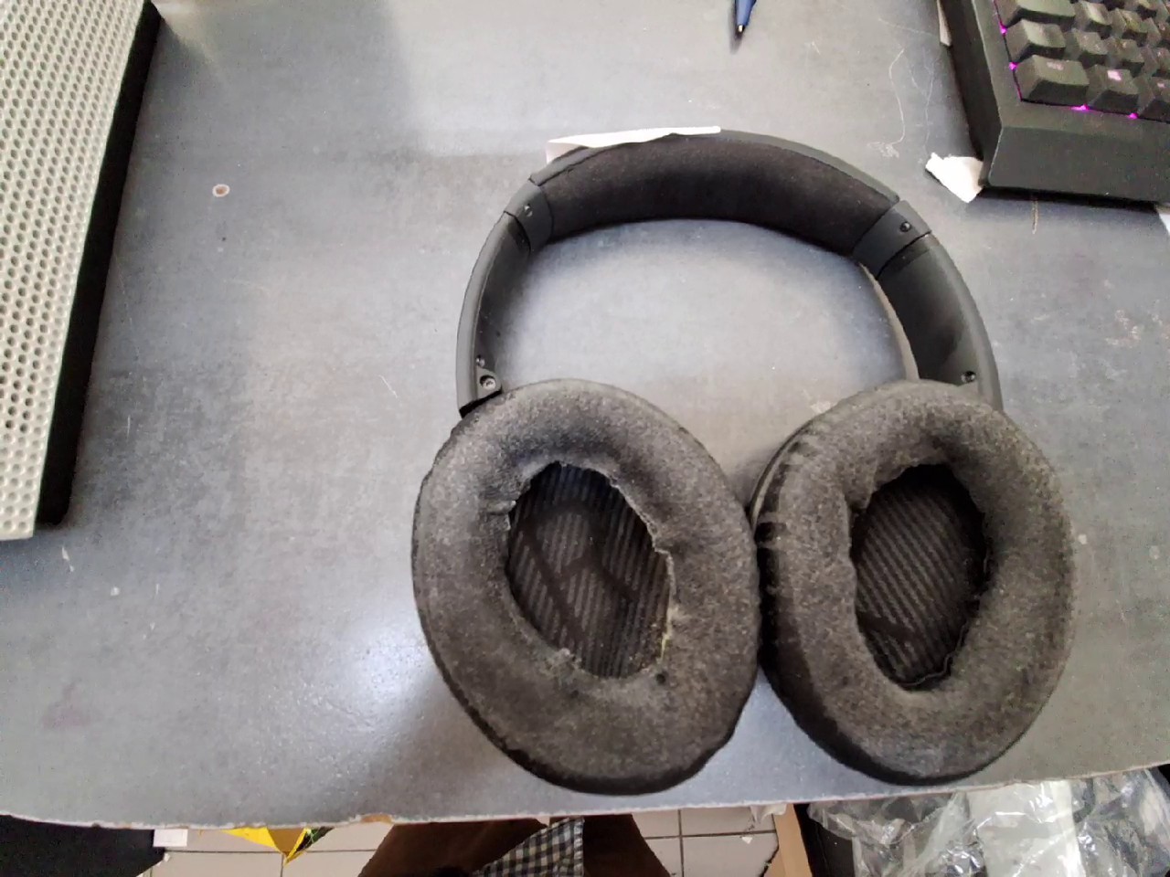 Bose QuietComfort 35 II Schwarz, Kabelloser Over-Ear-Kopfhörer mit Noise-Cancelling, stark abgenutzte Ohrpolster | Zustand: In Ordnung – Bild 3