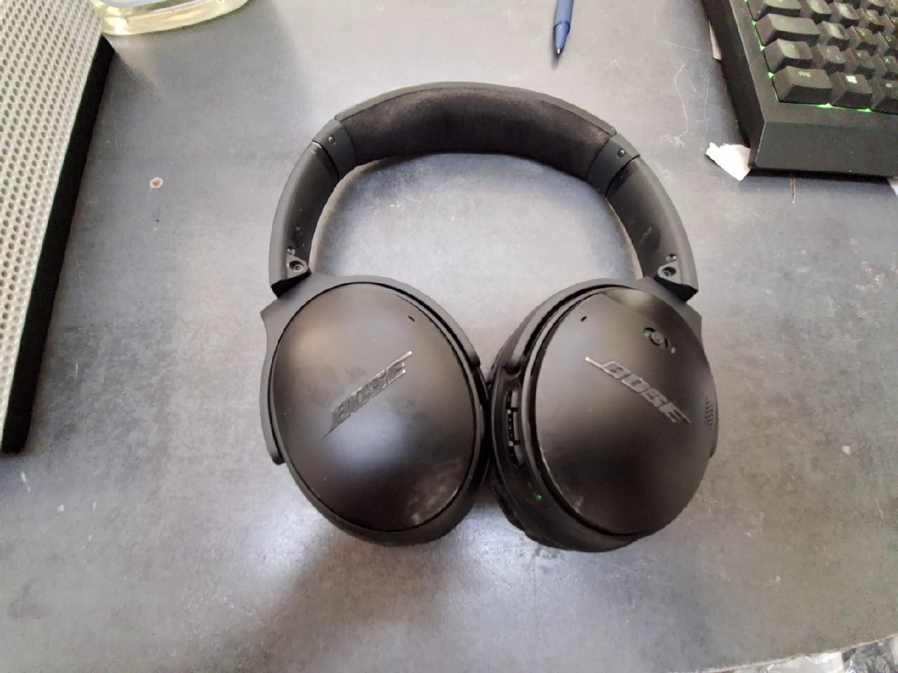 Bose QuietComfort 35 II Schwarz, Kabelloser Over-Ear-Kopfhörer mit Noise-Cancelling, stark abgenutzte Ohrpolster | Zustand: In Ordnung – Bild 4