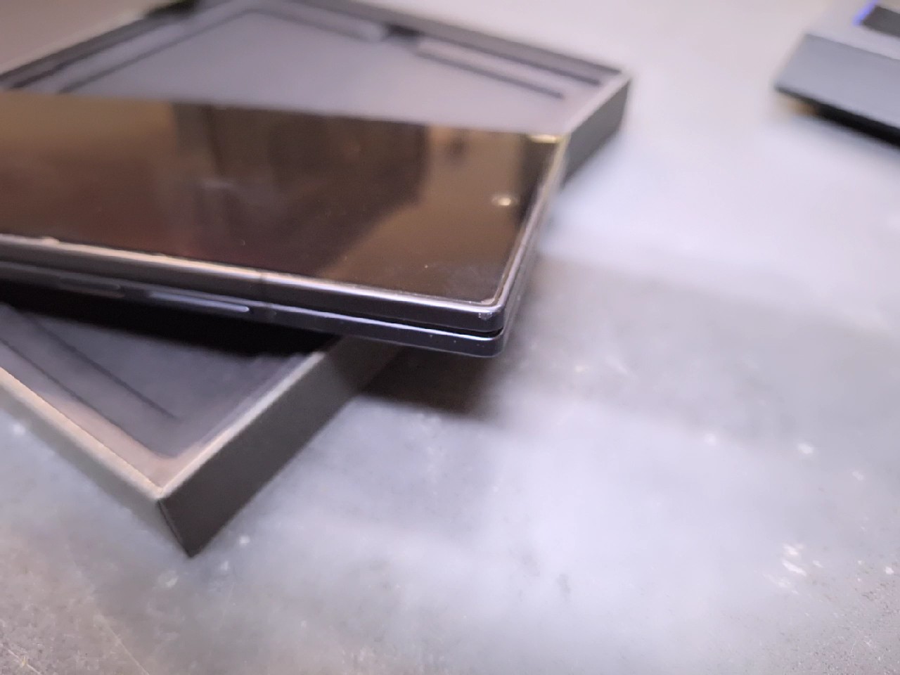Samsung Galaxy Z Fold7 256GB, Farbe Jetblack, leichte Gebrauchsspuren am Gehäuse, inklusive Originalverpackung (OVP) | SimLock: Frei | Zustand: Sehr Gut | Farbe: schwarz | Akku: 100% – Bild 3