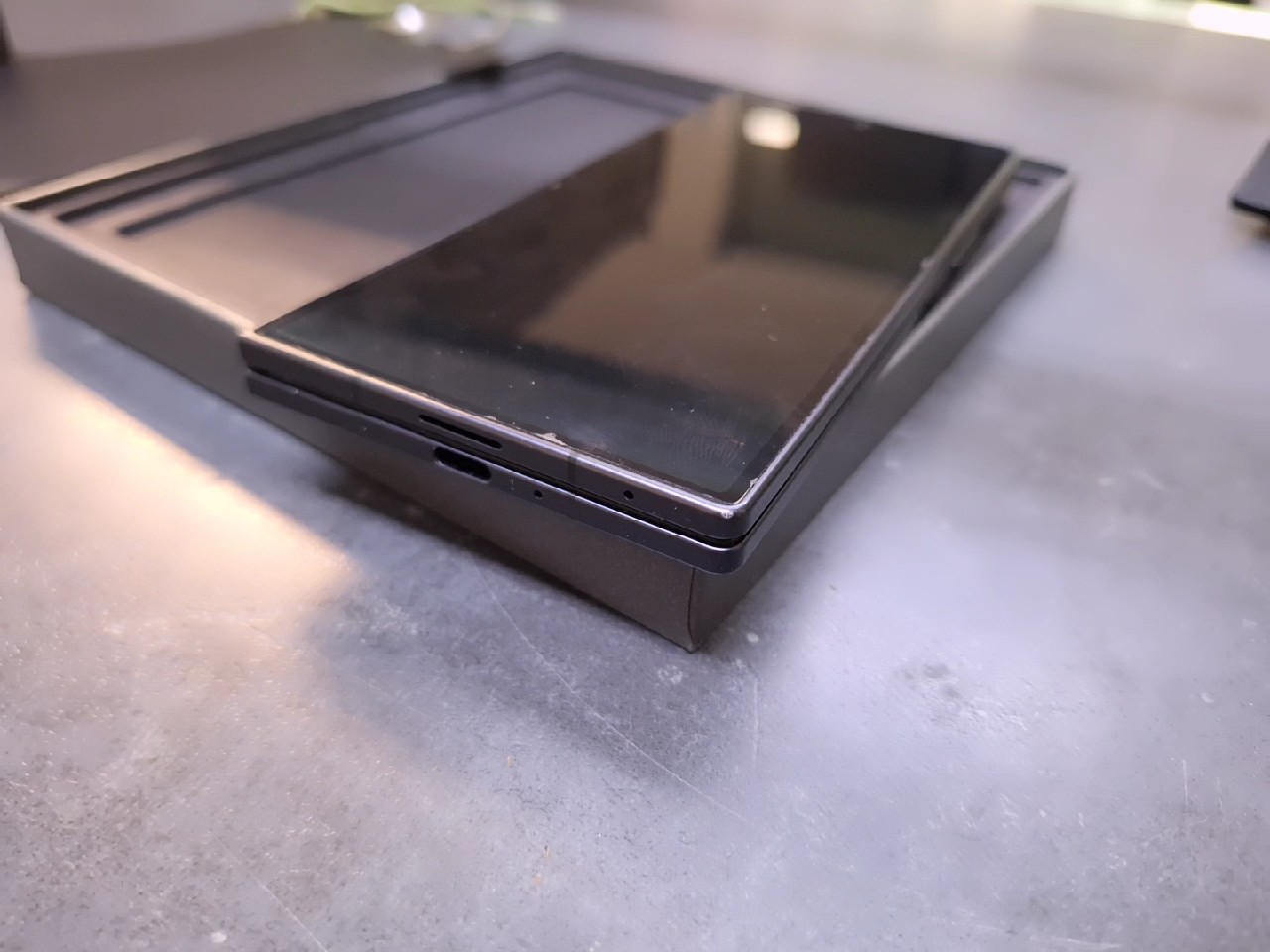 Samsung Galaxy Z Fold7 256GB, Farbe Jetblack, leichte Gebrauchsspuren am Gehäuse, inklusive Originalverpackung (OVP) | SimLock: Frei | Zustand: Sehr Gut | Farbe: schwarz | Akku: 100% – Bild 4