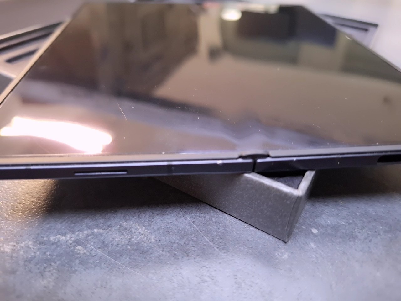 Samsung Galaxy Z Fold7 256GB, Farbe Jetblack, leichte Gebrauchsspuren am Gehäuse, inklusive Originalverpackung (OVP) | SimLock: Frei | Zustand: Sehr Gut | Farbe: schwarz | Akku: 100% – Bild 5