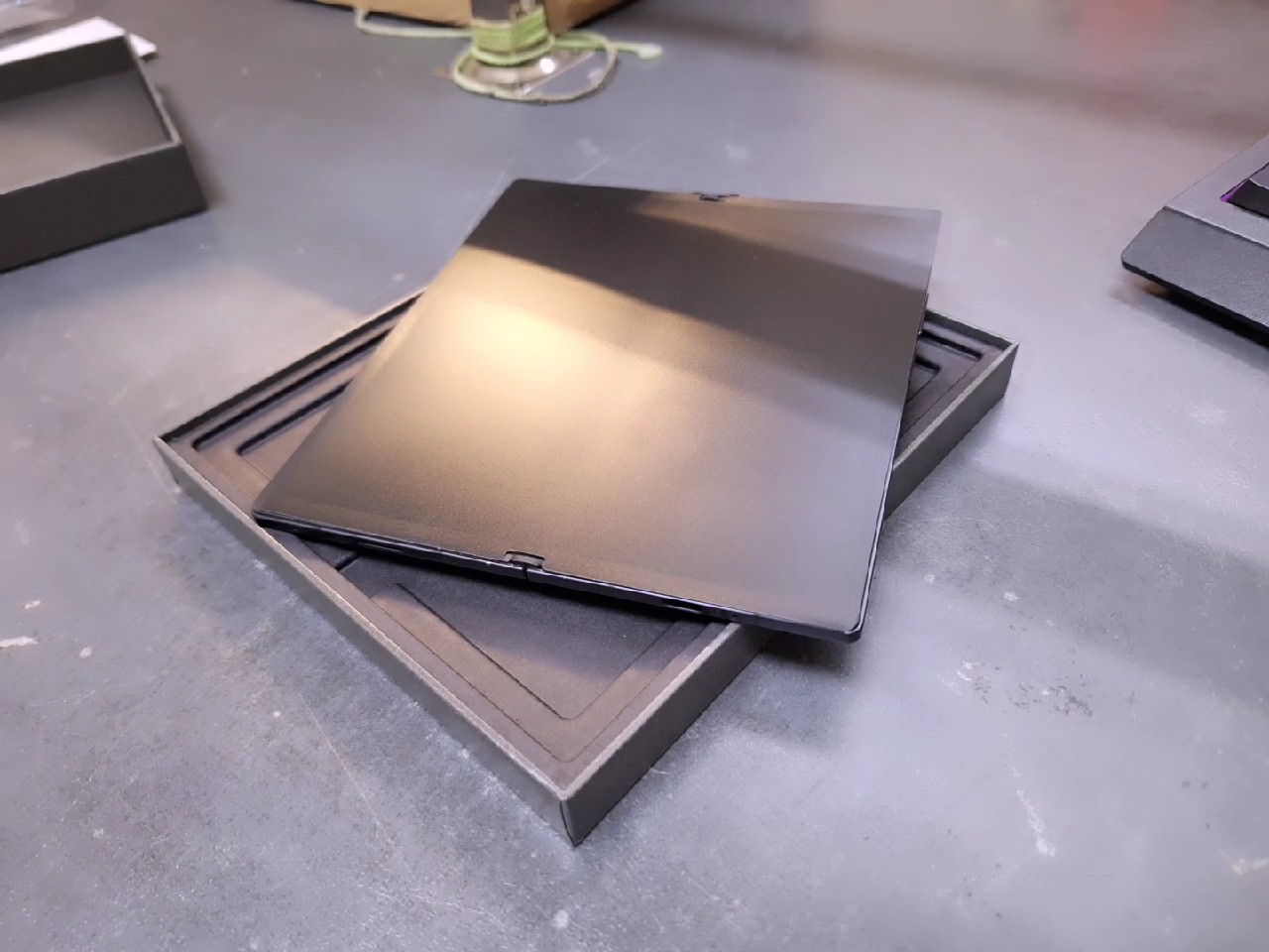 Samsung Galaxy Z Fold7 256GB, Farbe Jetblack, leichte Gebrauchsspuren am Gehäuse, inklusive Originalverpackung (OVP) | SimLock: Frei | Zustand: Sehr Gut | Farbe: schwarz | Akku: 100% – Bild 6