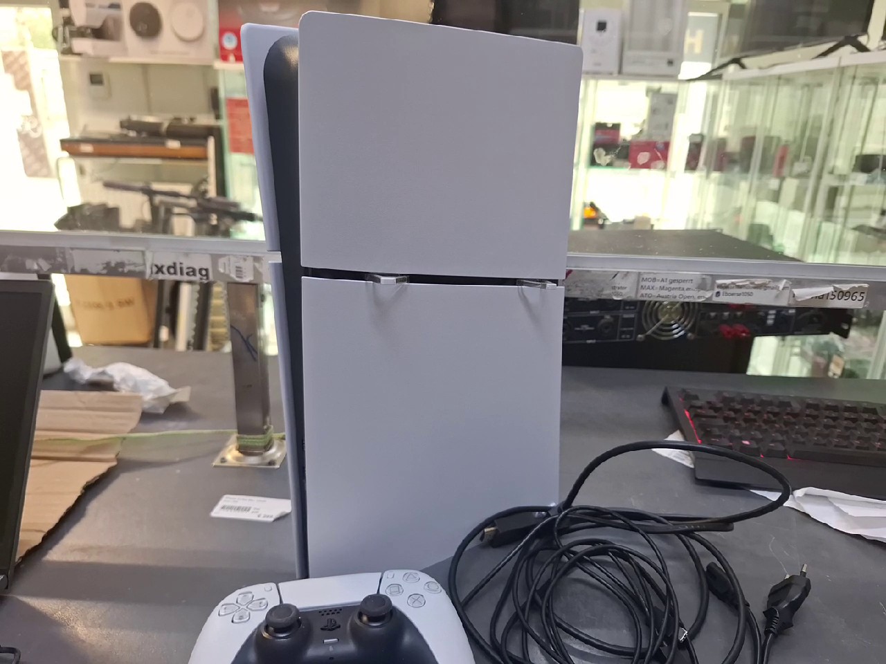 Sony PlayStation 5 Slim Digital Edition Weiß, Wie neu, ohne Verpackung, inkl. Controller und aller Kabel | Zustand: Sehr Gut | Farbe: weiss – Bild 2