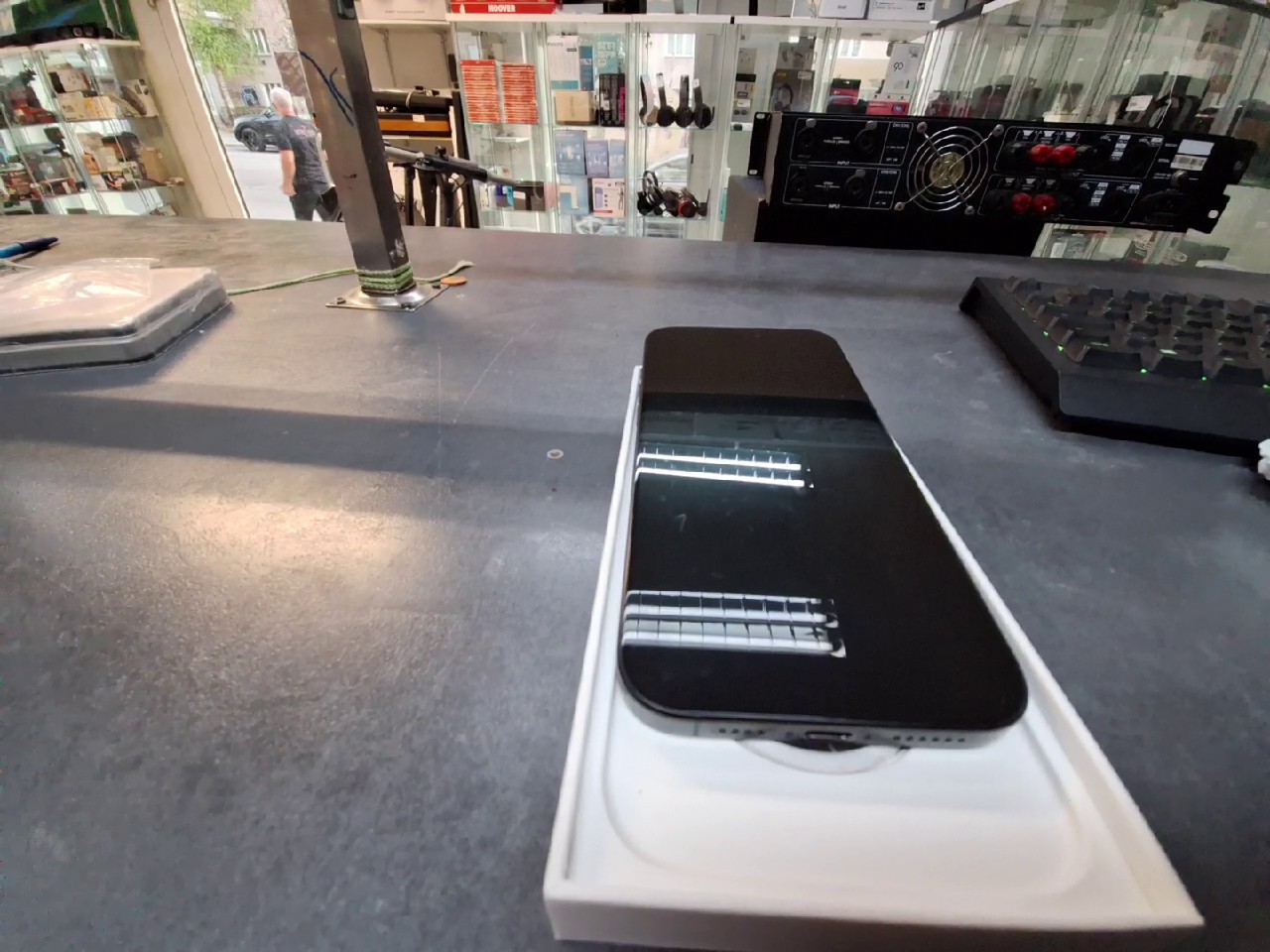 iPhone 16 Pro Max 256GB, OVP, Display mit Gebrauchsspuren | SimLock: Frei | Zustand: Gut | Farbe: schwarz | Akku: 87% – Bild 3