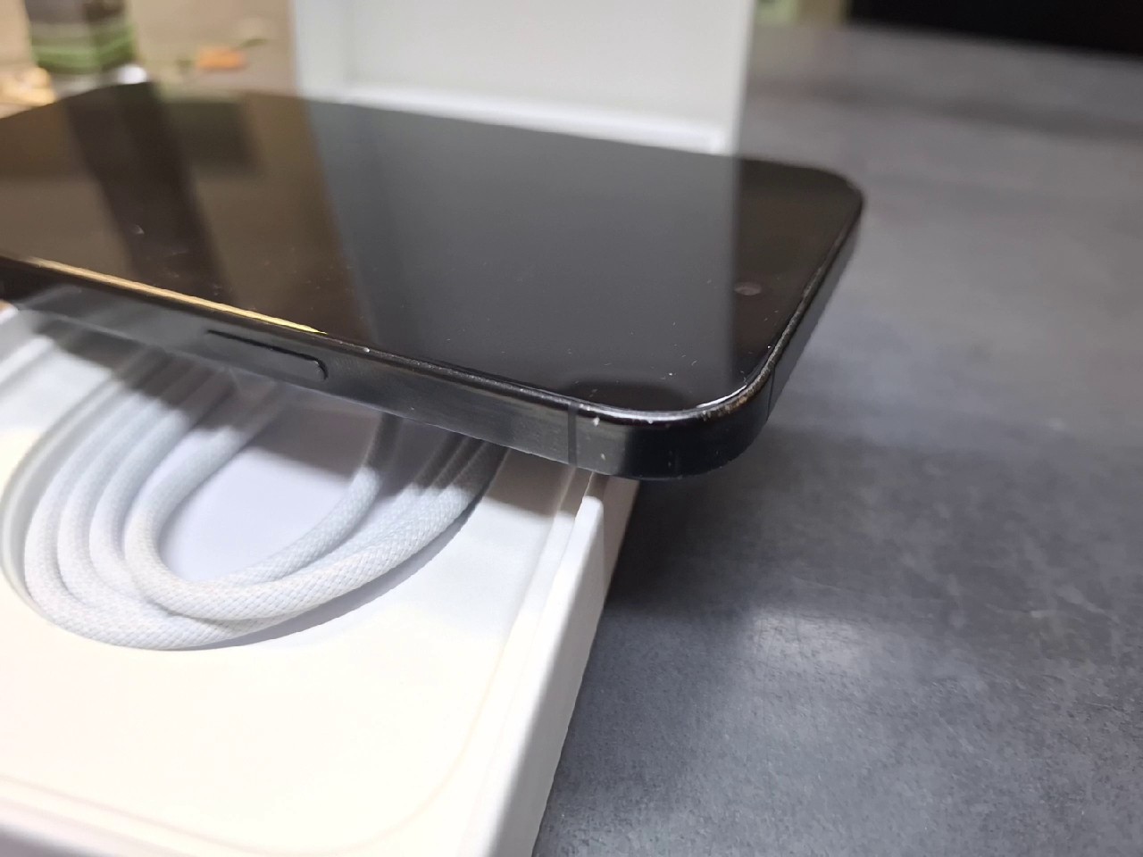 iPhone 16 Pro Max 256GB, OVP, Spuren am Rahmen | SimLock: Frei | Zustand: Sehr Gut | Farbe: schwarz | Akku: 93% – Bild 5