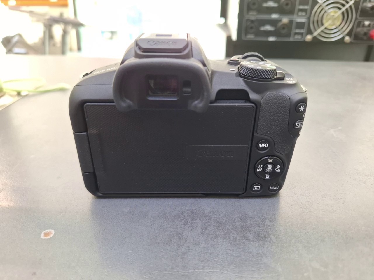 Canon EOS R50 Schwarz, Body, Spiegellose Systemkamera (APS-C), 24,2 MP, 4K Video, Auslösungen: 1304. 1 Akku+Ladegerät | Zustand: Wie Neu – Bild 3