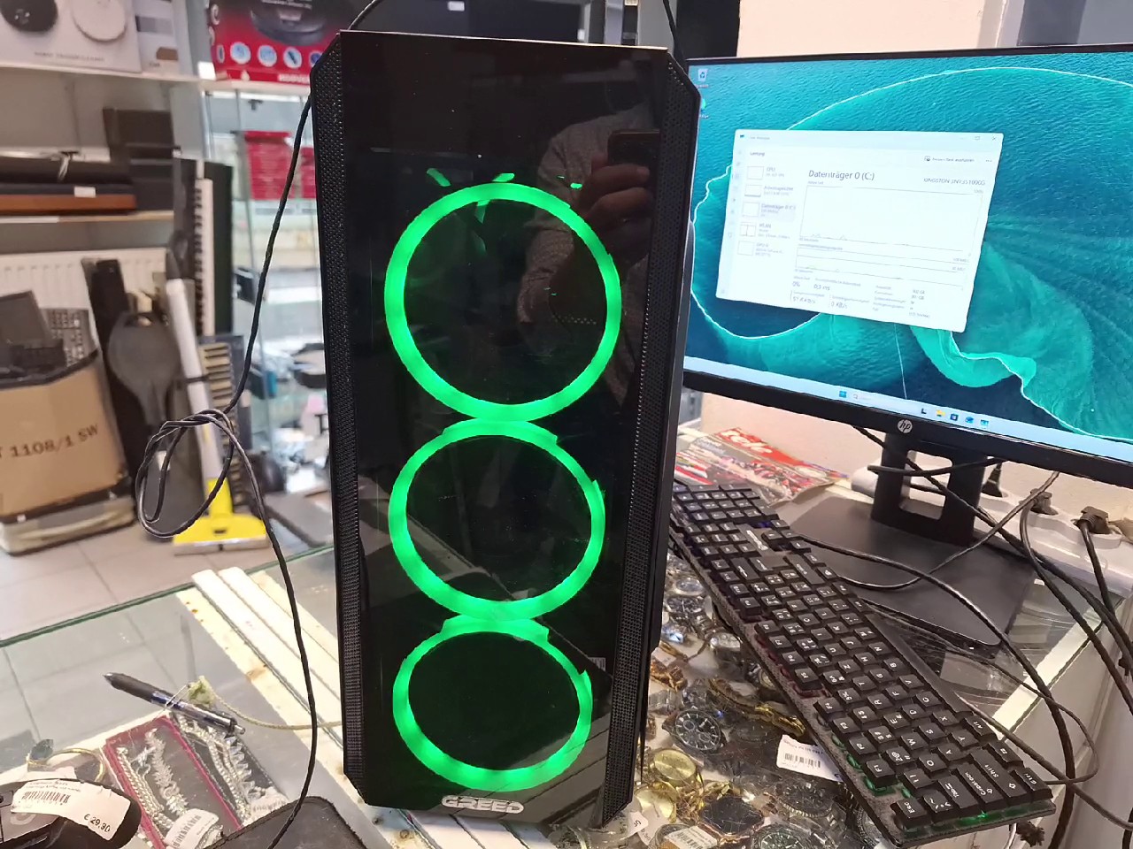 Gaming PC Greed MK2, Schwarz, AMD Ryzen 7 5700X, 32GB RAM, 1TB NVMe SSD, RTX 5060 Ti 16GB, Windows 11 Pro, RGB - WLAN | Zustand: Sehr Gut
