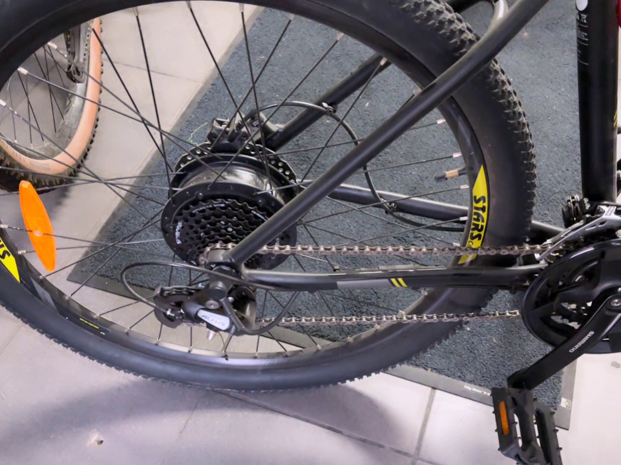 Fuji E-Nevada Two Schwarz, E-Mountainbike mit Akku, Ladegerät und Schlüsseln.. – Bild 4