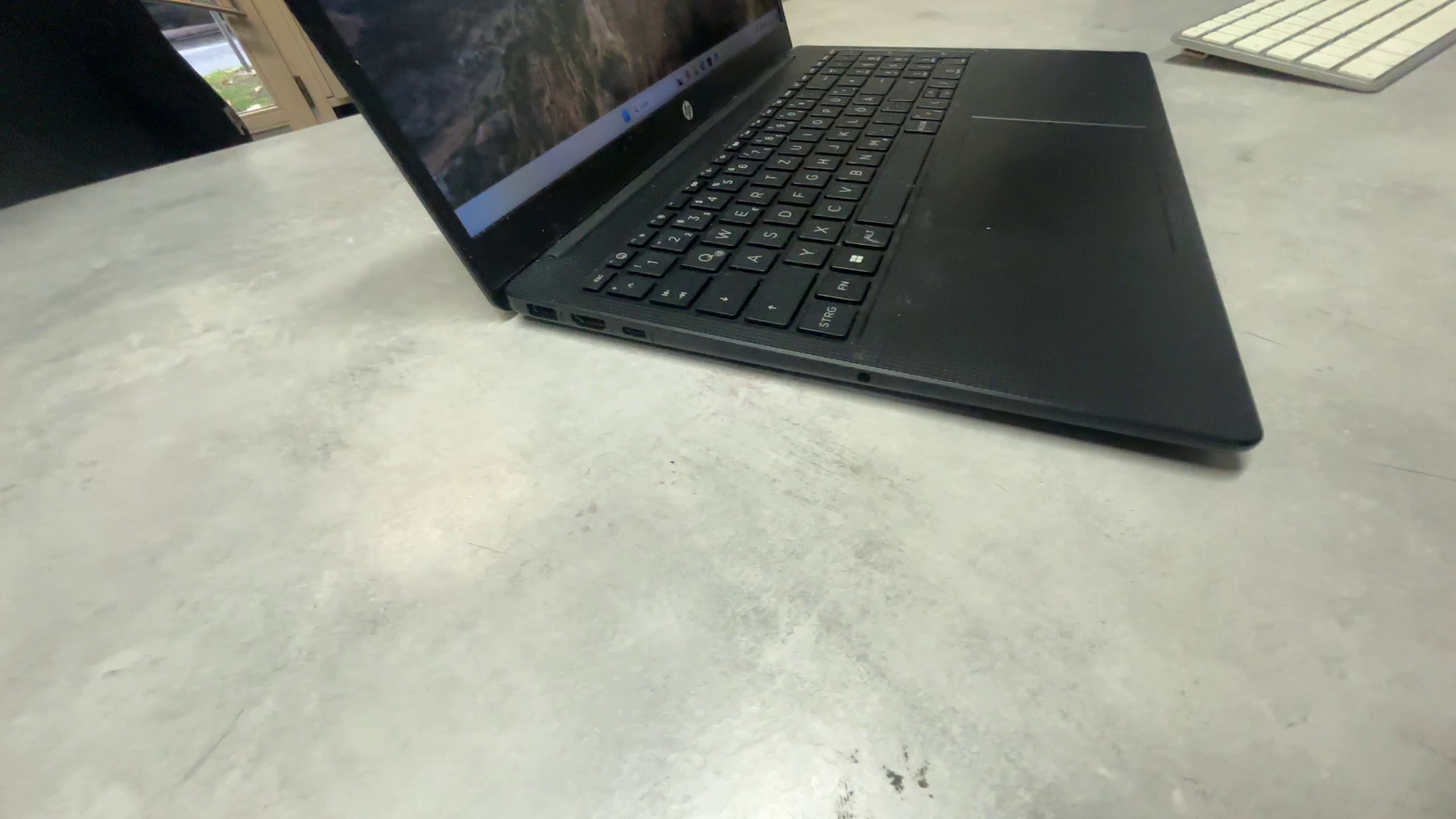 HP Laptop 15-fd0906ng, Intel N100, 4GB RAM, 128GB SSD, Windows 11, Farbe: Schwarz | Zustand: Gut – Bild 2