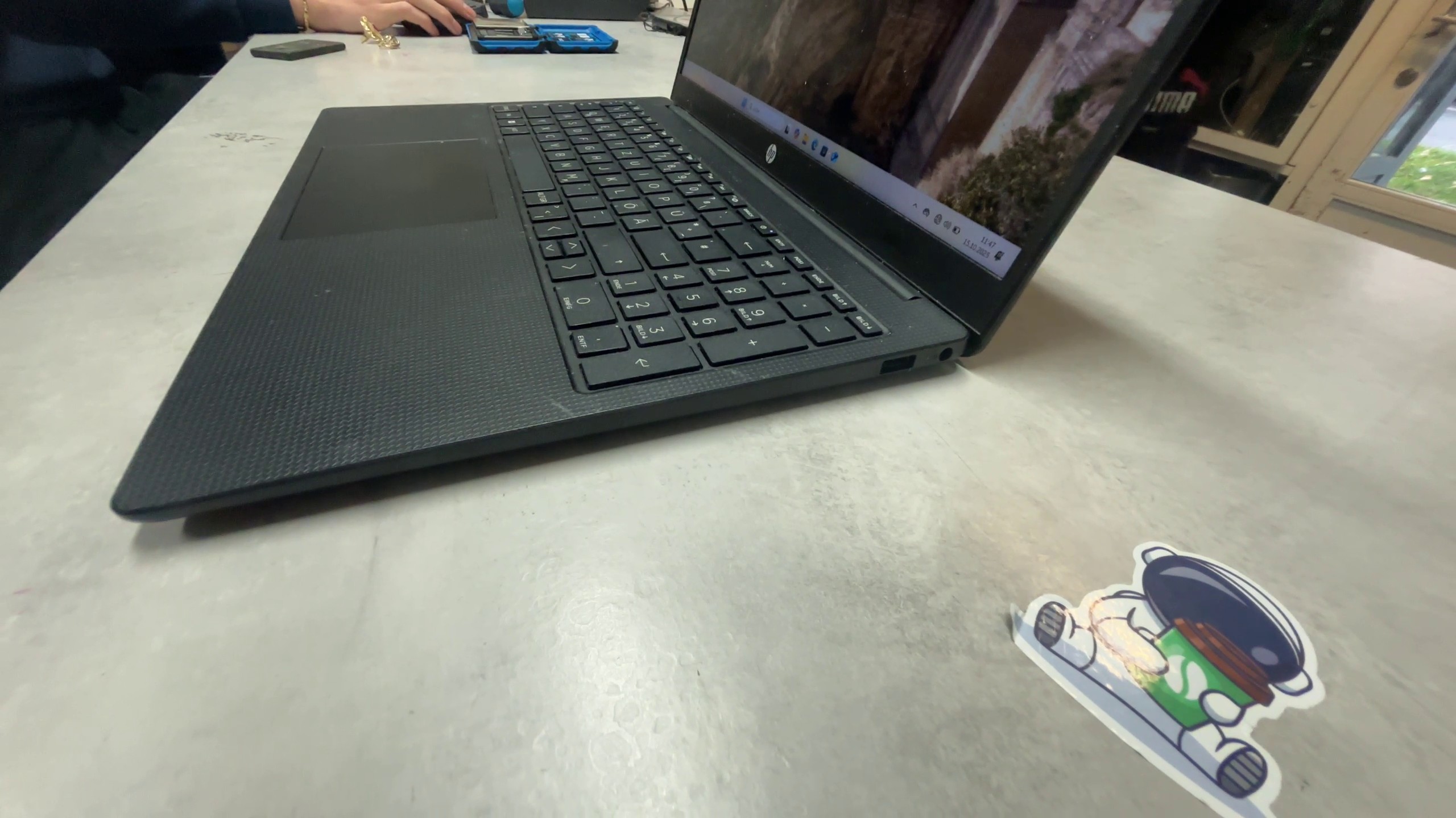 HP Laptop 15-fd0906ng, Intel N100, 4GB RAM, 128GB SSD, Windows 11, Farbe: Schwarz | Zustand: Gut – Bild 3