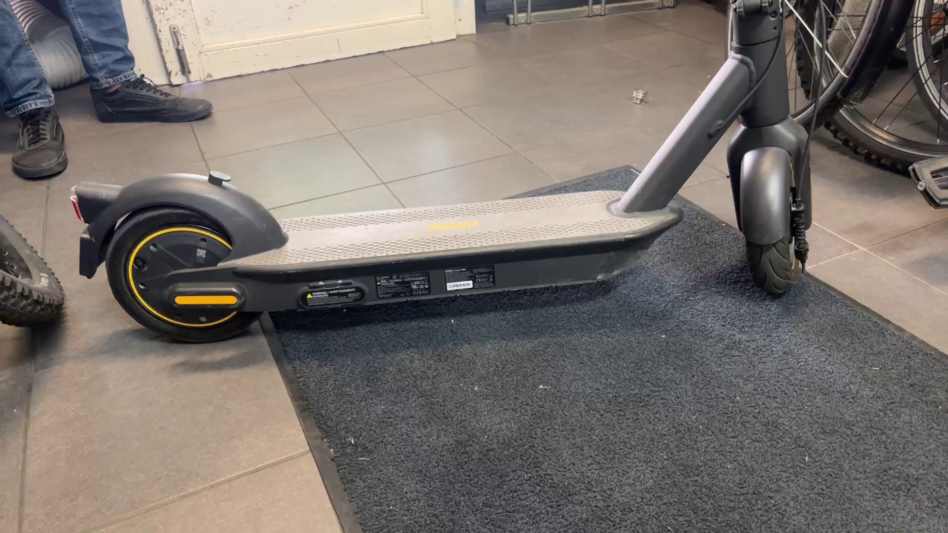 Ninebot MAX G30E II Roller, Elektroroller mit Ladegerät und Rechnung, guter Zustand, Reichweite bis 65 km. – Bild 2